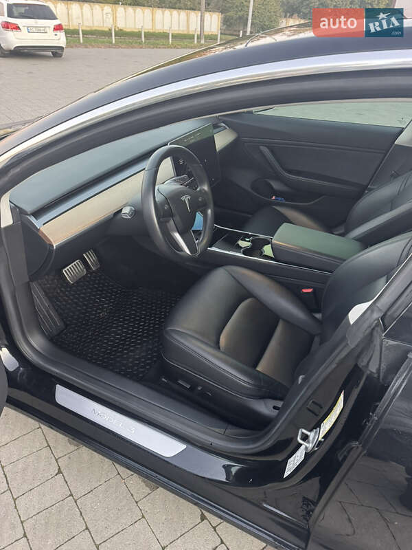 Седан Tesla Model 3 2018 в Володимирі
