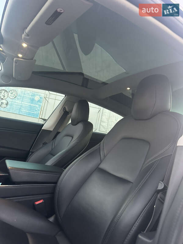 Седан Tesla Model 3 2018 в Володимирі