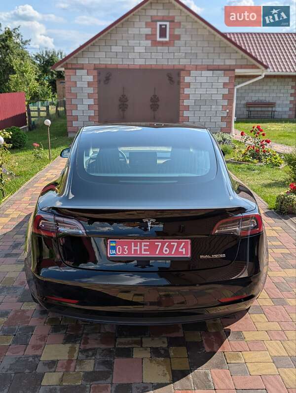 Седан Tesla Model 3 2020 в Березному