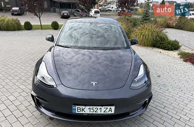 Седан Tesla Model 3 2022 в 