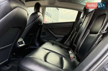 Седан Tesla Model 3 2022 в 