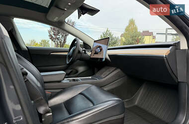 Седан Tesla Model 3 2022 в 