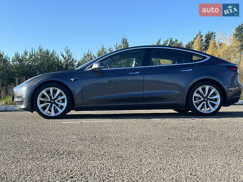 Седан Tesla Model 3 2019 в Киеве