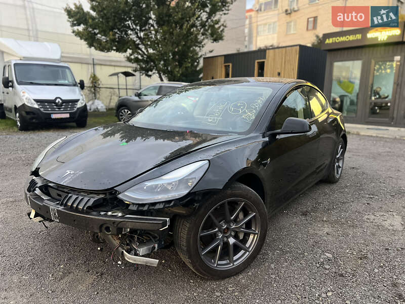 Седан Tesla Model 3 2023 в Луцке