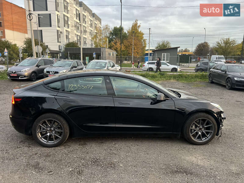 Седан Tesla Model 3 2023 в Луцке