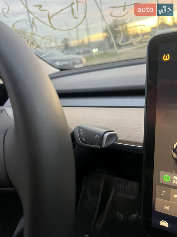 Седан Tesla Model 3 2023 в Луцке