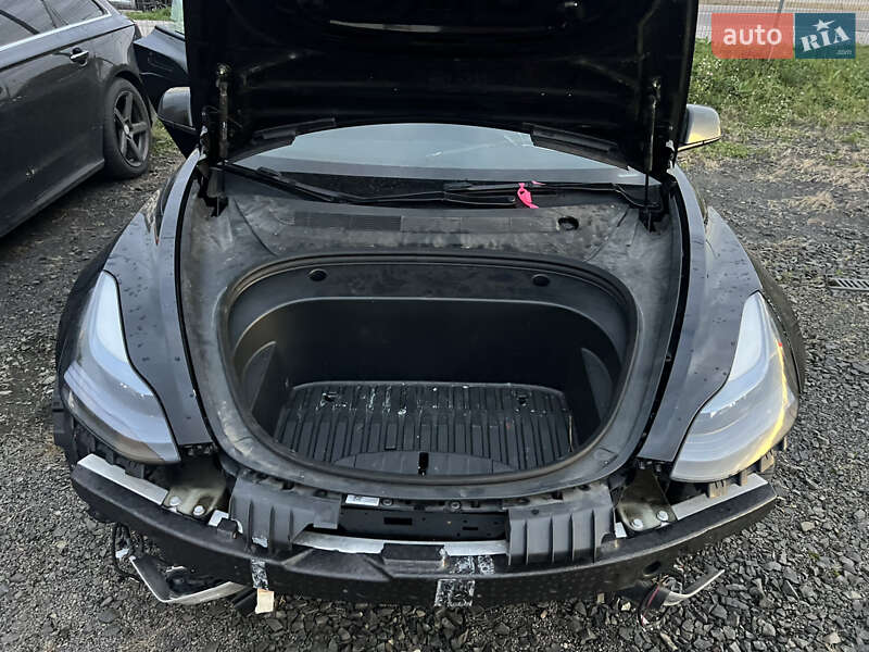 Седан Tesla Model 3 2023 в Луцке
