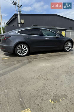 Седан Tesla Model 3 2019 в 