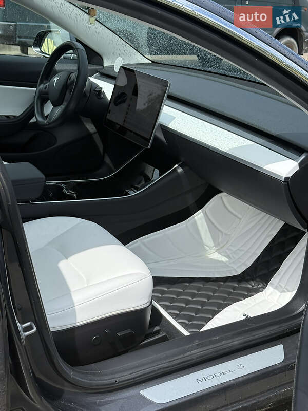 Седан Tesla Model 3 2019 в Киеве фото 12 Седан Tesla Model 3 2019 в Киеве