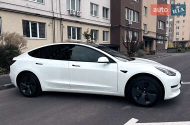 Седан Tesla Model 3 2021 в 