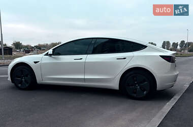 Седан Tesla Model 3 2021 в 