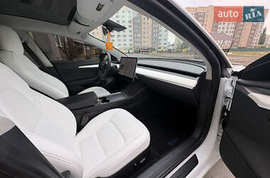 Седан Tesla Model 3 2021 в 