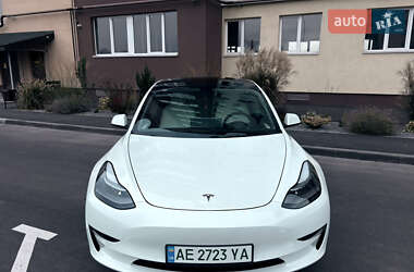 Седан Tesla Model 3 2021 в 