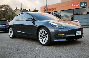 Седан Tesla Model 3 2022 в 