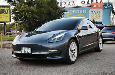 Седан Tesla Model 3 2022 в 