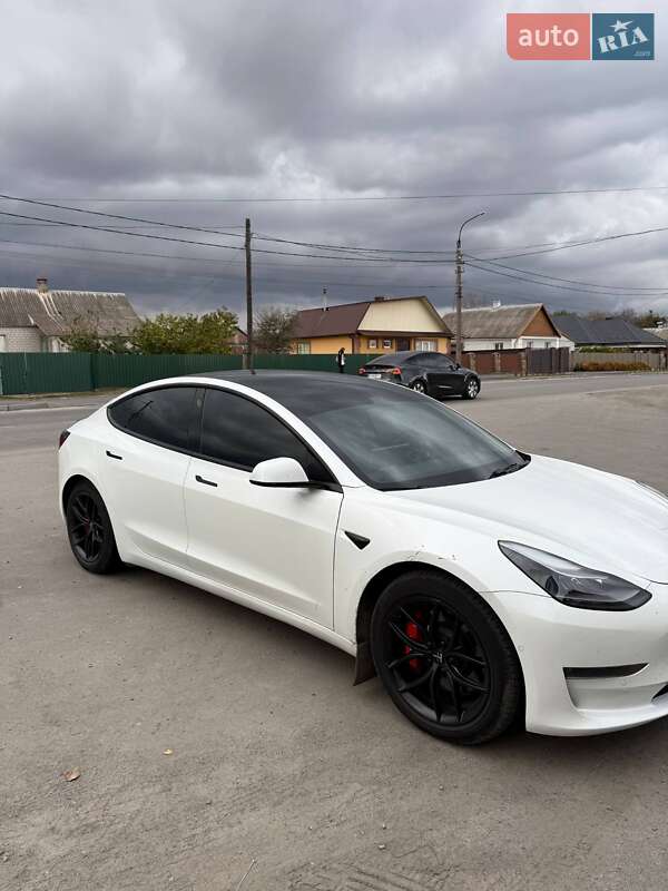 Седан Tesla Model 3 2021 в 