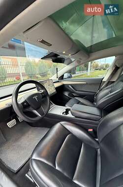 Седан Tesla Model 3 2021 в 