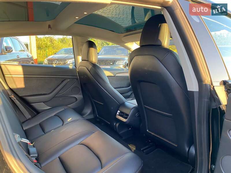 Седан Tesla Model 3 2022 в Львові