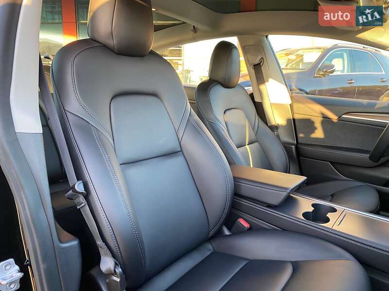 Седан Tesla Model 3 2022 в Львові