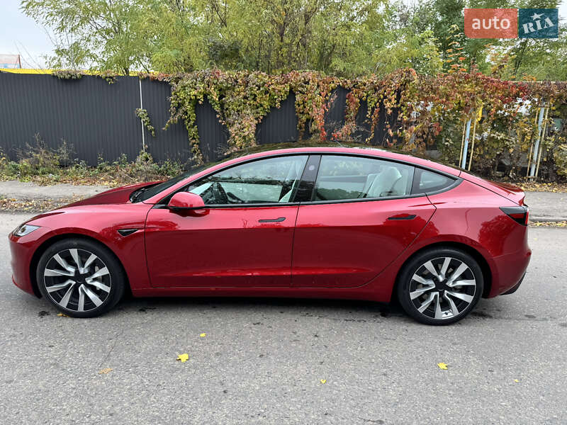 Седан Tesla Model 3 2024 в Білій Церкві