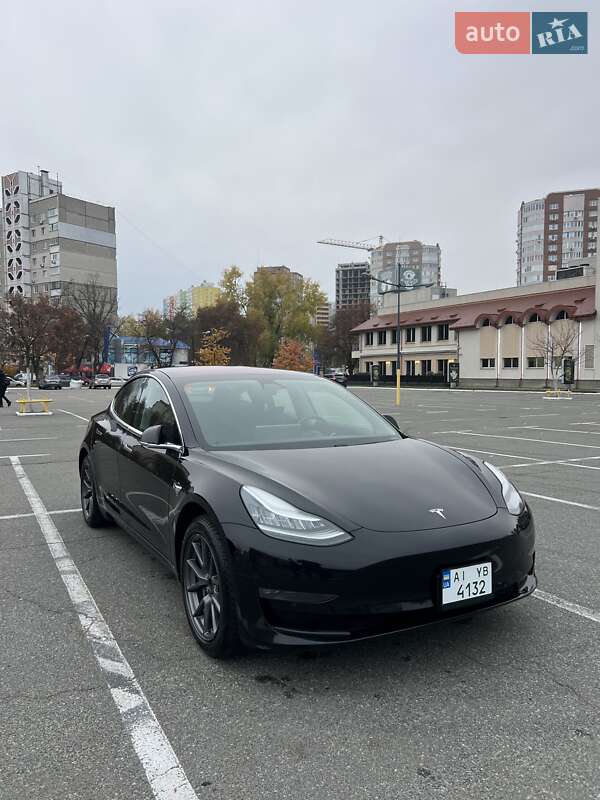 Седан Tesla Model 3 2019 в Ірпені
