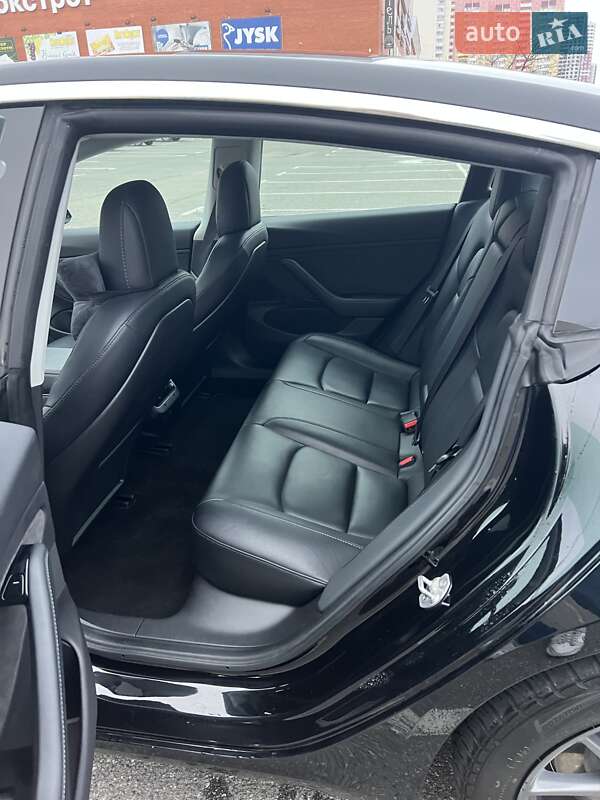 Седан Tesla Model 3 2019 в Ірпені