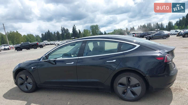 Седан Tesla Model 3 2018 в Львове