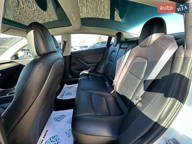 Седан Tesla Model 3 2020 в Львові фото 16 Седан Tesla Model 3 2020 в Львові