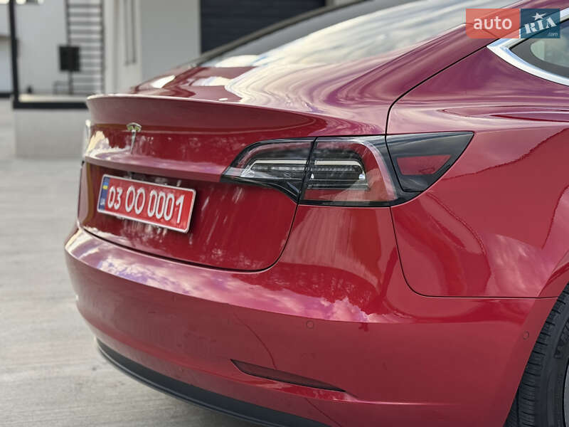 Седан Tesla Model 3 2019 в Луцьку
