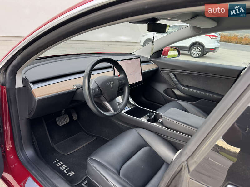 Седан Tesla Model 3 2019 в Луцьку