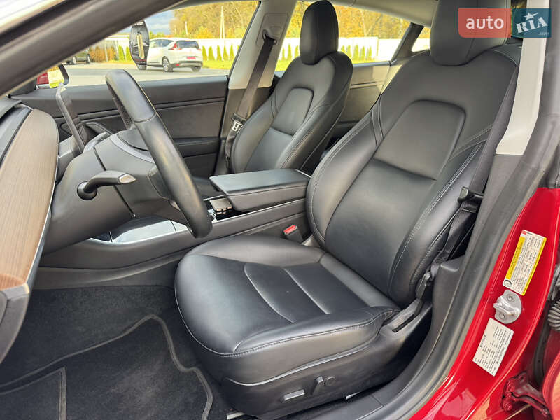 Седан Tesla Model 3 2019 в Луцьку