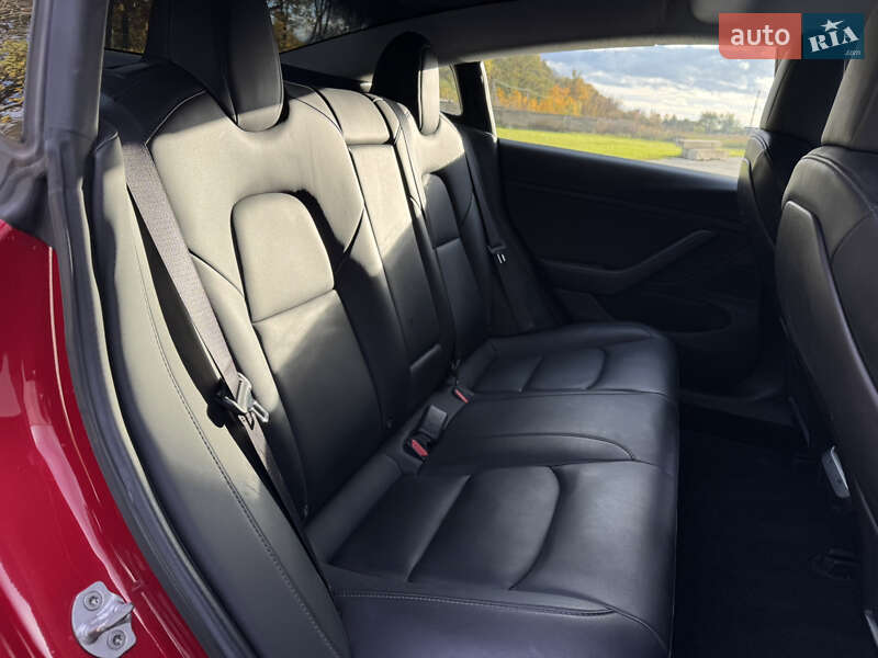 Седан Tesla Model 3 2019 в Луцьку