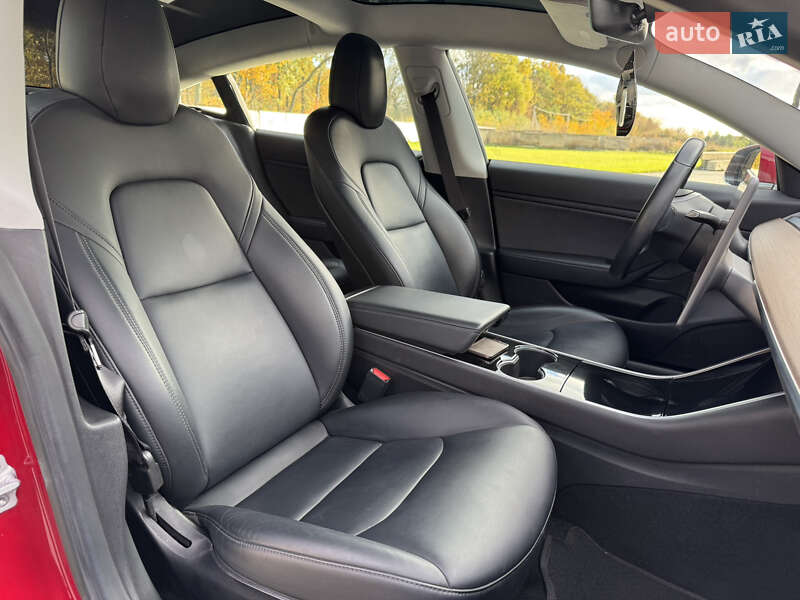 Седан Tesla Model 3 2019 в Луцьку
