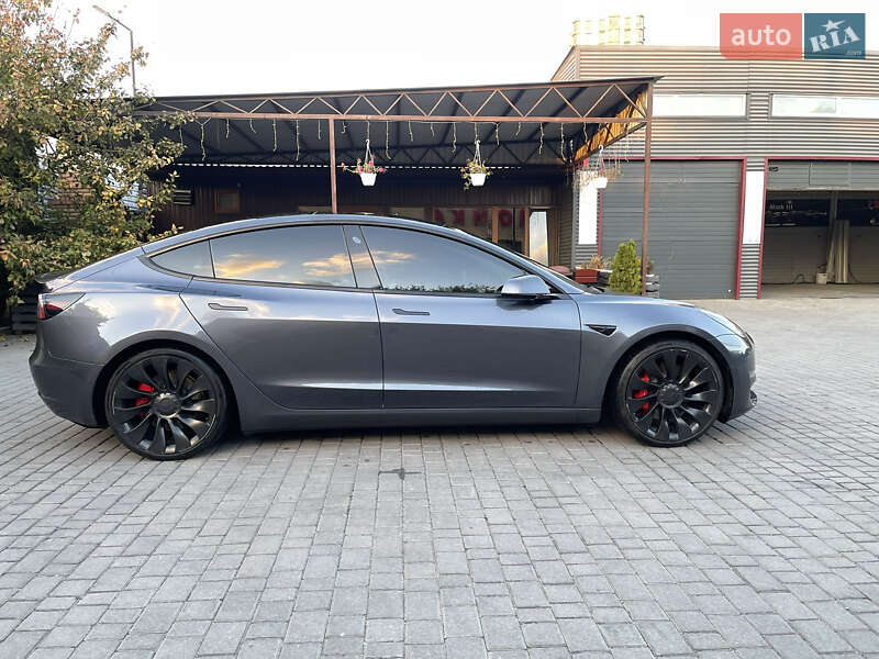 Седан Tesla Model 3 2022 в Запорожье