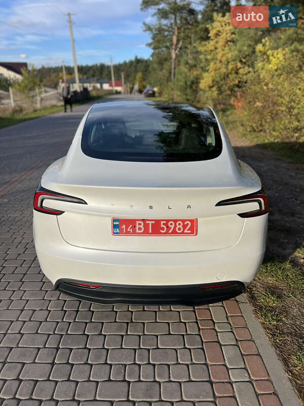 Седан Tesla Model 3 2024 в Львове