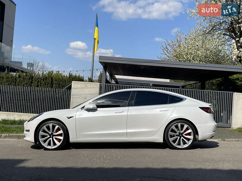 Седан Tesla Model 3 2019 в Львові