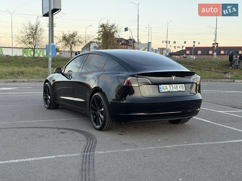 Седан Tesla Model 3 2021 в Киеве