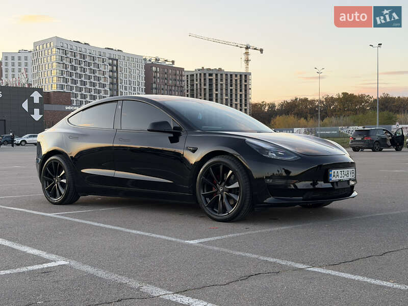 Седан Tesla Model 3 2021 в Киеве