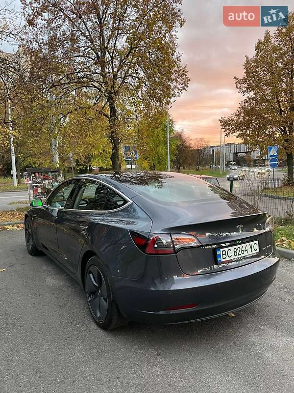 Седан Tesla Model 3 2018 в Львове
