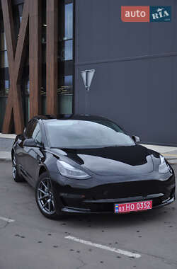 Седан Tesla Model 3 2022 в Луцьку