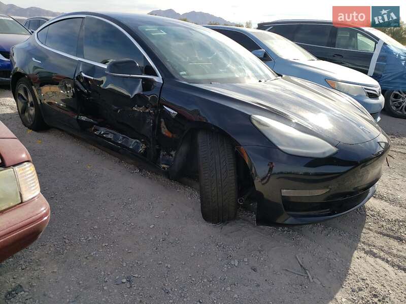 Седан Tesla Model 3 2019 в Львове
