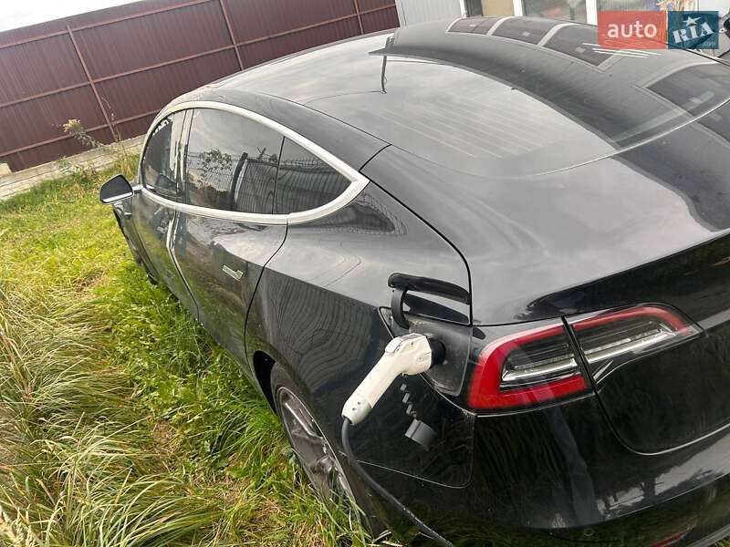 Седан Tesla Model 3 2019 в Львове