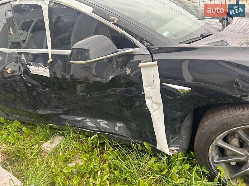 Седан Tesla Model 3 2019 в Львове