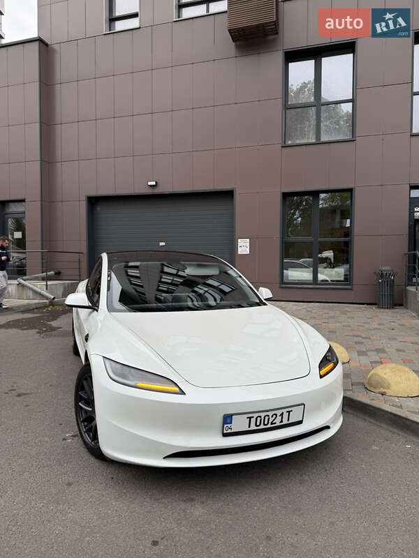 Седан Tesla Model 3 2024 в Дніпрі