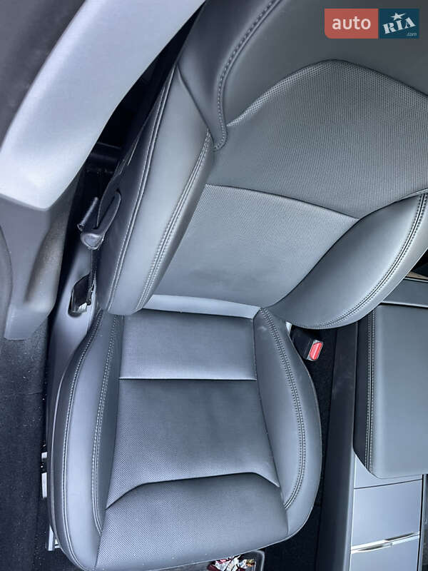 Седан Tesla Model 3 2024 в Дніпрі