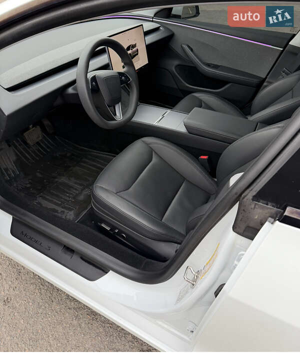 Седан Tesla Model 3 2024 в Дніпрі