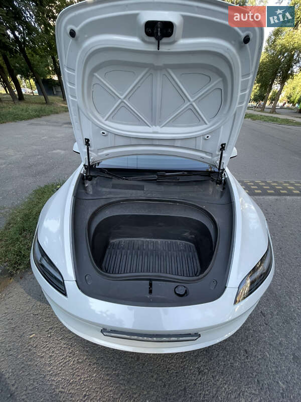 Седан Tesla Model 3 2024 в Дніпрі