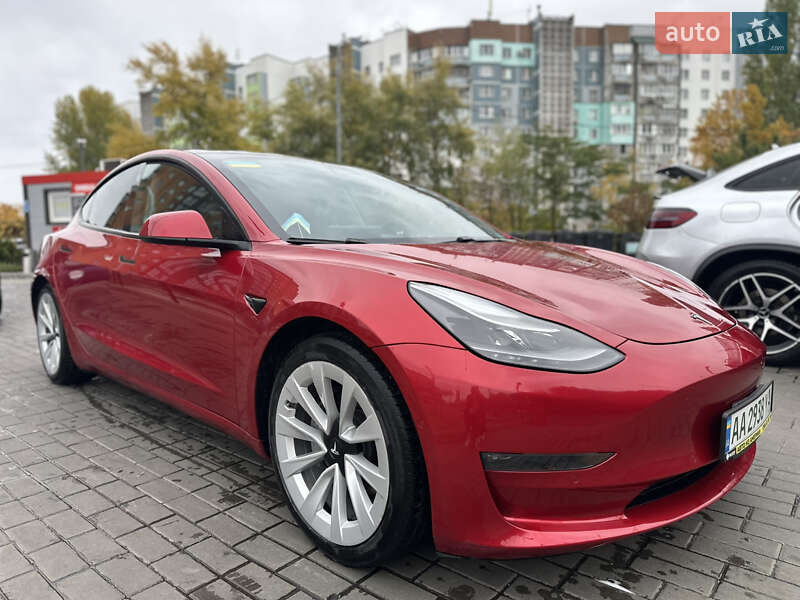 Седан Tesla Model 3 2021 в Черкассах