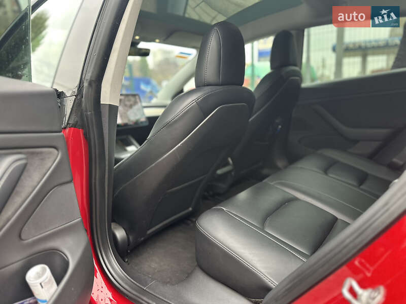 Седан Tesla Model 3 2021 в Черкассах