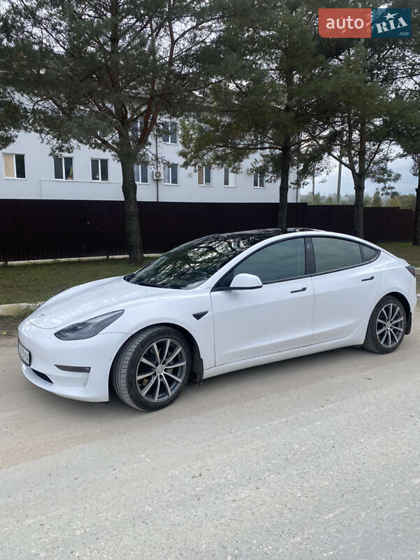 Седан Tesla Model 3 2021 в Львові